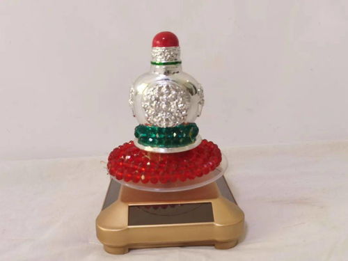 八旬老人施巧手 废品变身工艺品 工艺美术彩灯制造